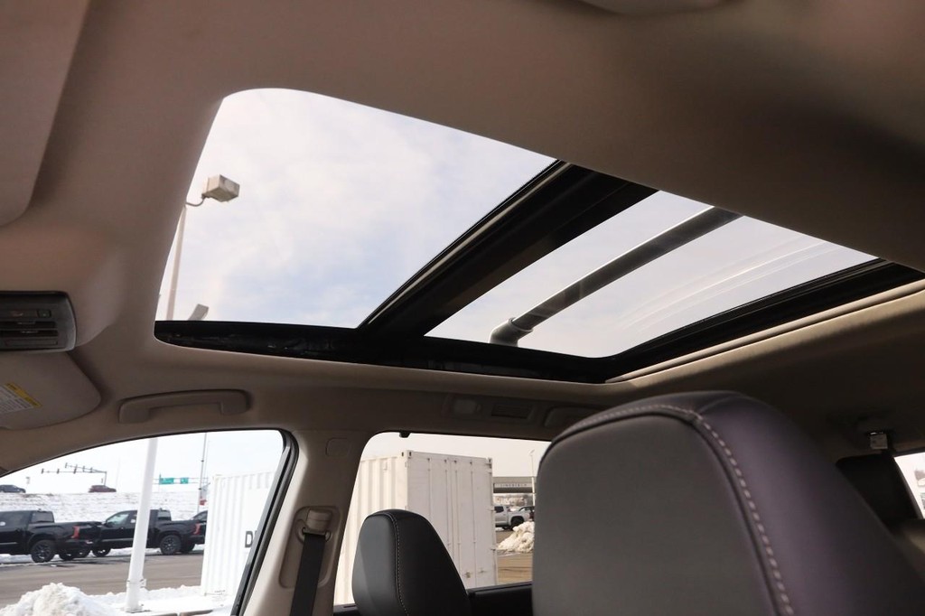 Nissan Pathfinder Vehicle Image 09