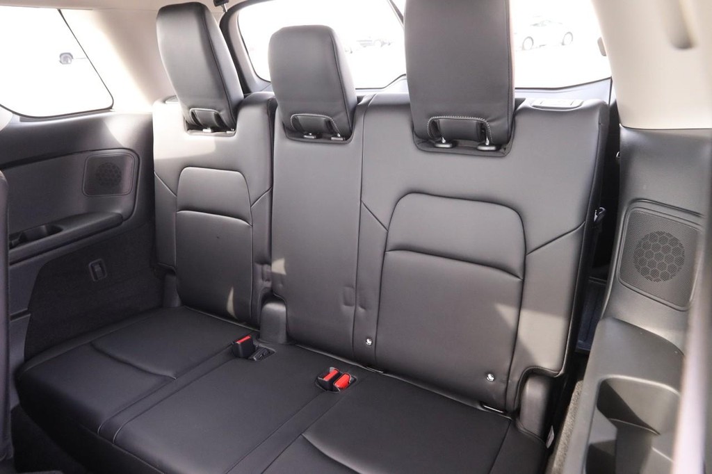 Nissan Pathfinder Vehicle Image 12