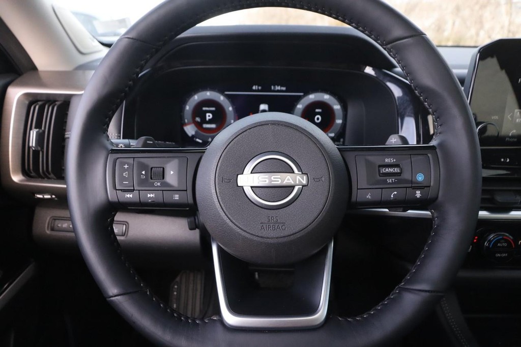 Nissan Pathfinder Vehicle Image 13