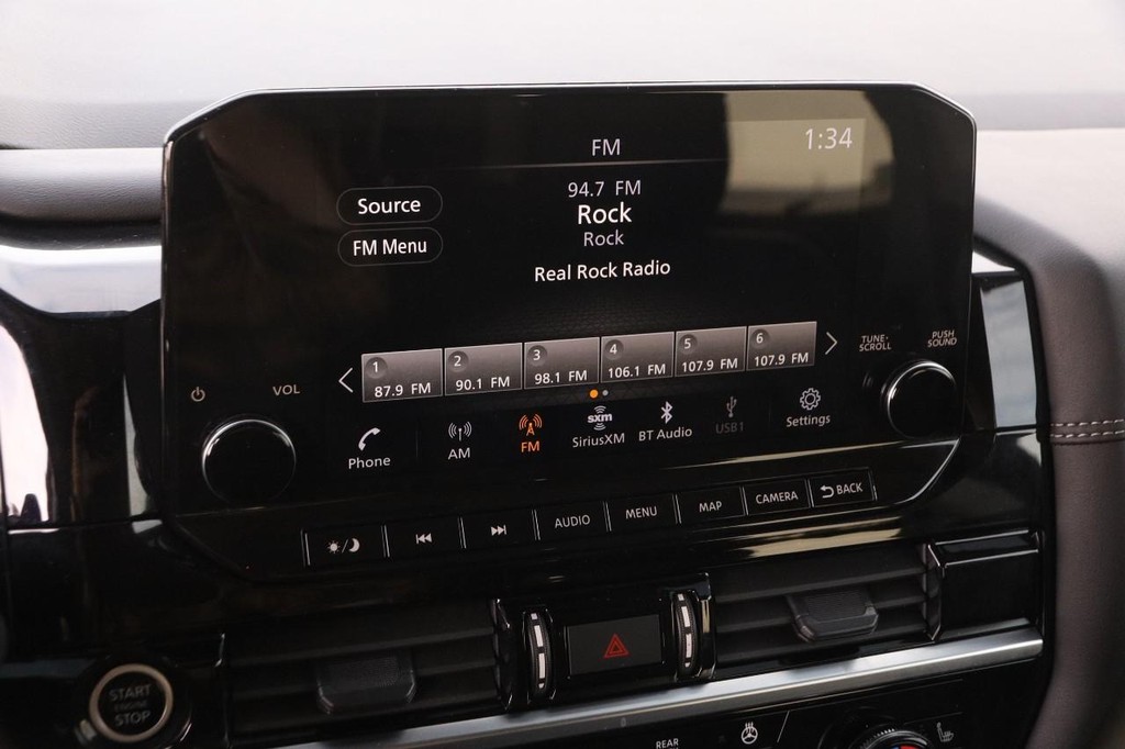 Nissan Pathfinder Vehicle Image 18