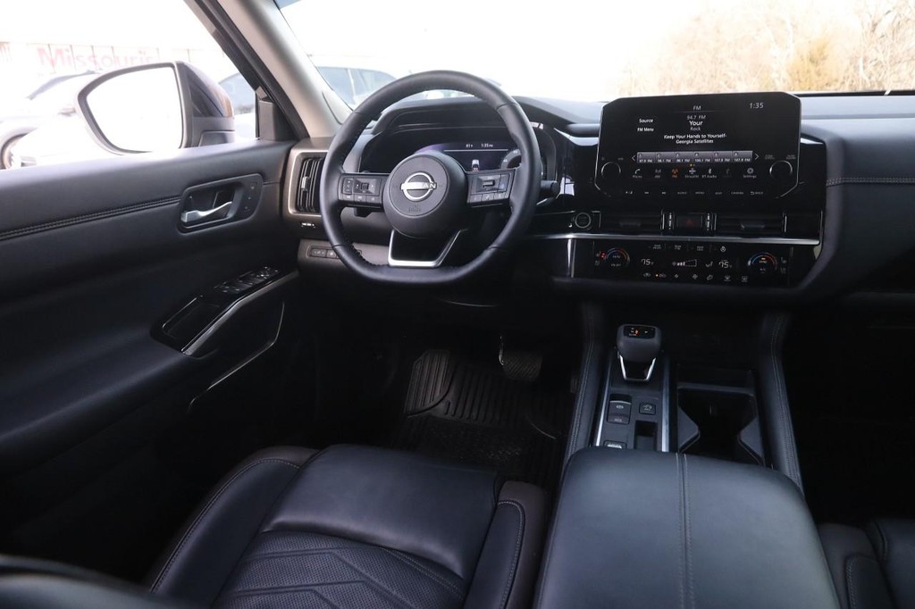 Nissan Pathfinder Vehicle Image 26