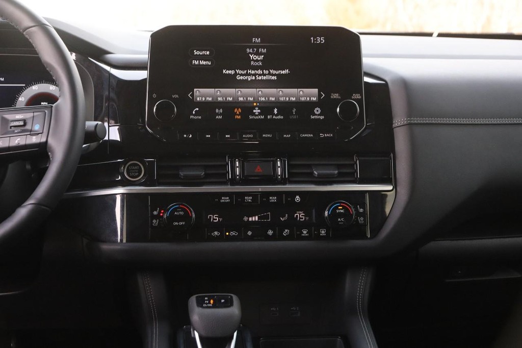 Nissan Pathfinder Vehicle Image 28