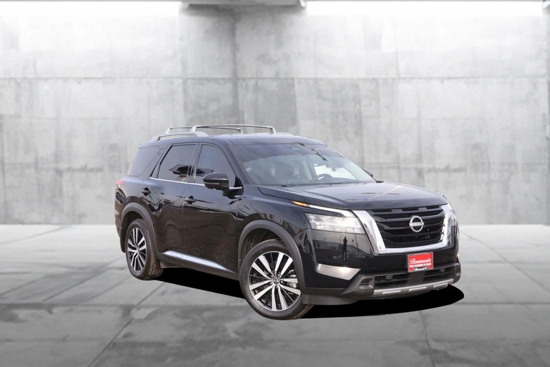 Nissan Pathfinder Vehicle Image 02