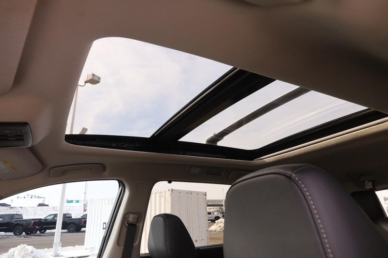 Nissan Pathfinder Vehicle Image 09