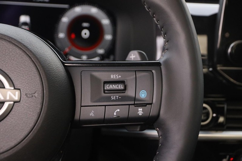 Nissan Pathfinder Vehicle Image 15