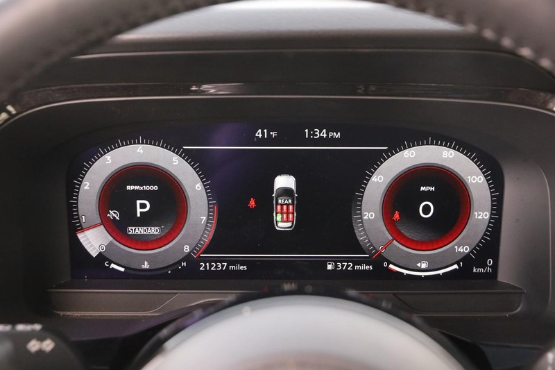 Nissan Pathfinder Vehicle Image 16