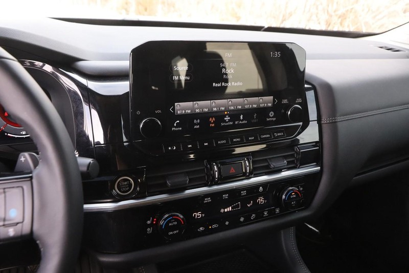 Nissan Pathfinder Vehicle Image 21