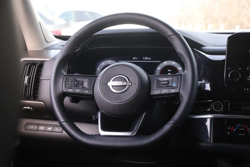 Nissan Pathfinder Vehicle Image 27