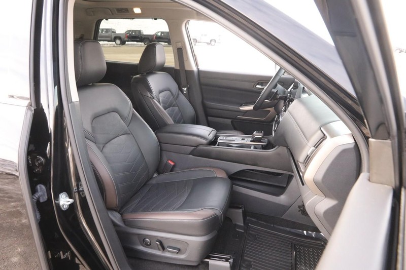 Nissan Pathfinder Vehicle Image 30