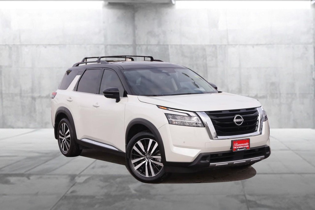 Nissan Pathfinder Vehicle Image 02