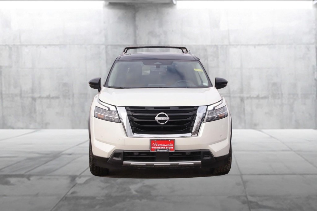 Nissan Pathfinder Vehicle Image 04