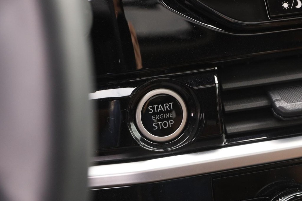 Nissan Pathfinder Vehicle Image 19