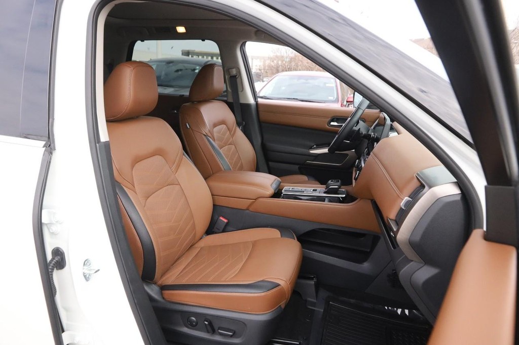 Nissan Pathfinder Vehicle Image 31