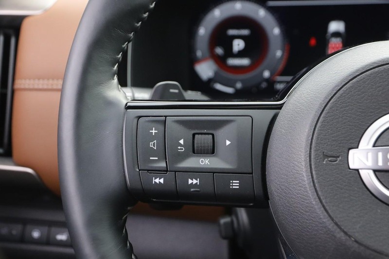 Nissan Pathfinder Vehicle Image 16