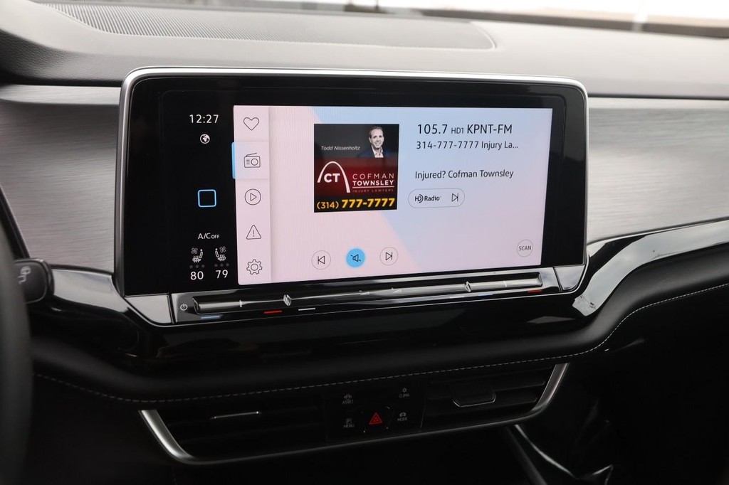 Volkswagen Atlas Cross Sport Vehicle Full-screen Gallery Image 16