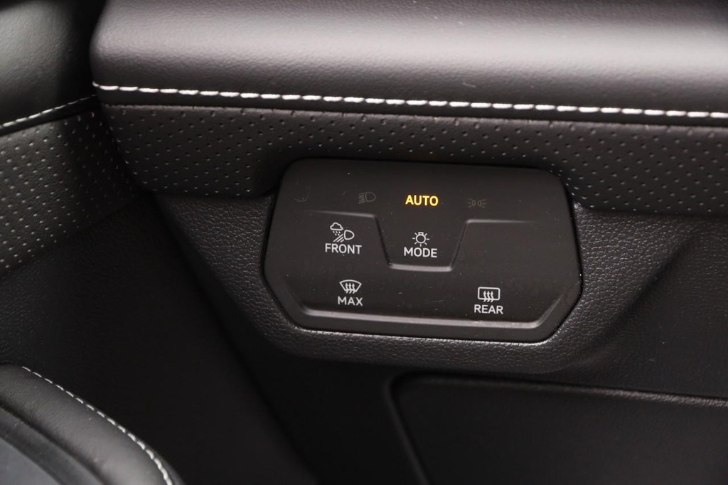 Volkswagen Atlas Cross Sport Vehicle Full-screen Gallery Image 20