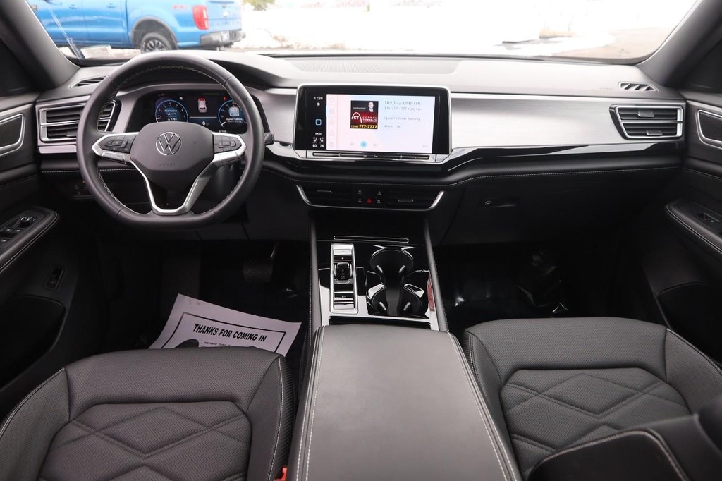 Volkswagen Atlas Cross Sport Vehicle Full-screen Gallery Image 21