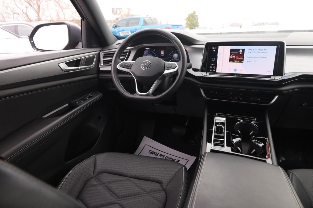 Volkswagen Atlas Cross Sport Vehicle Full-screen Gallery Image 22