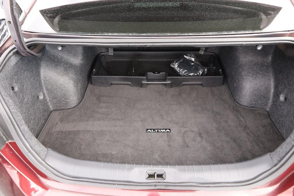 Nissan Altima Vehicle Image 07