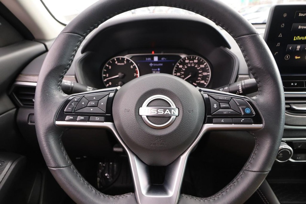 Nissan Altima Vehicle Image 11