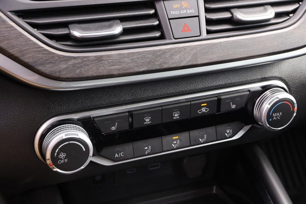 Nissan Altima Vehicle Image 17