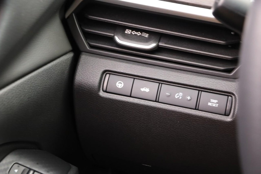 Nissan Altima Vehicle Image 20