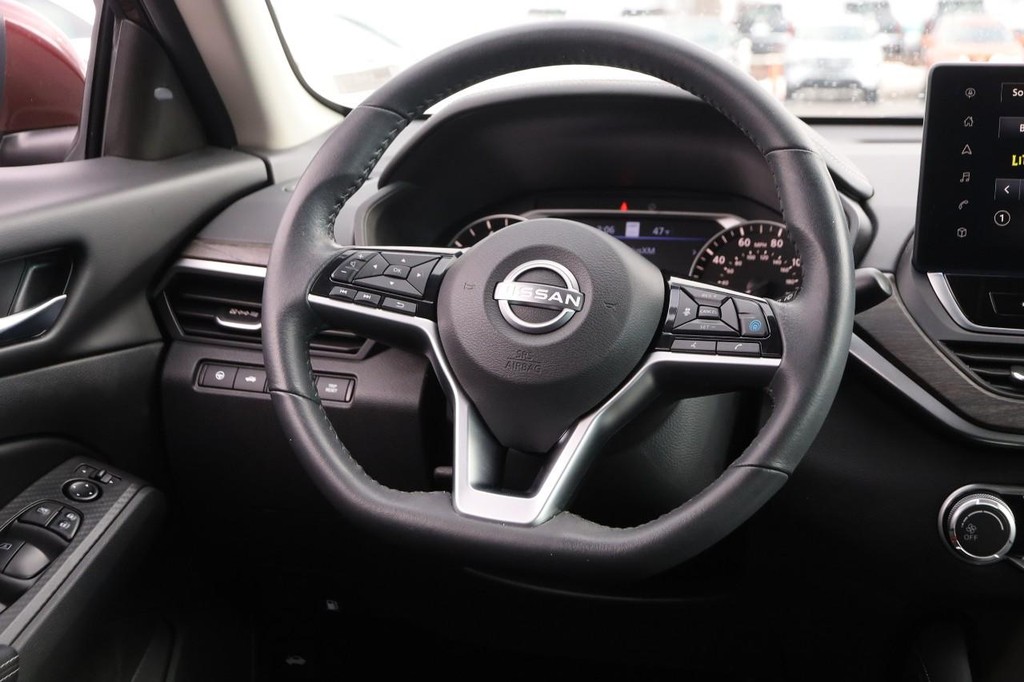 Nissan Altima Vehicle Image 23