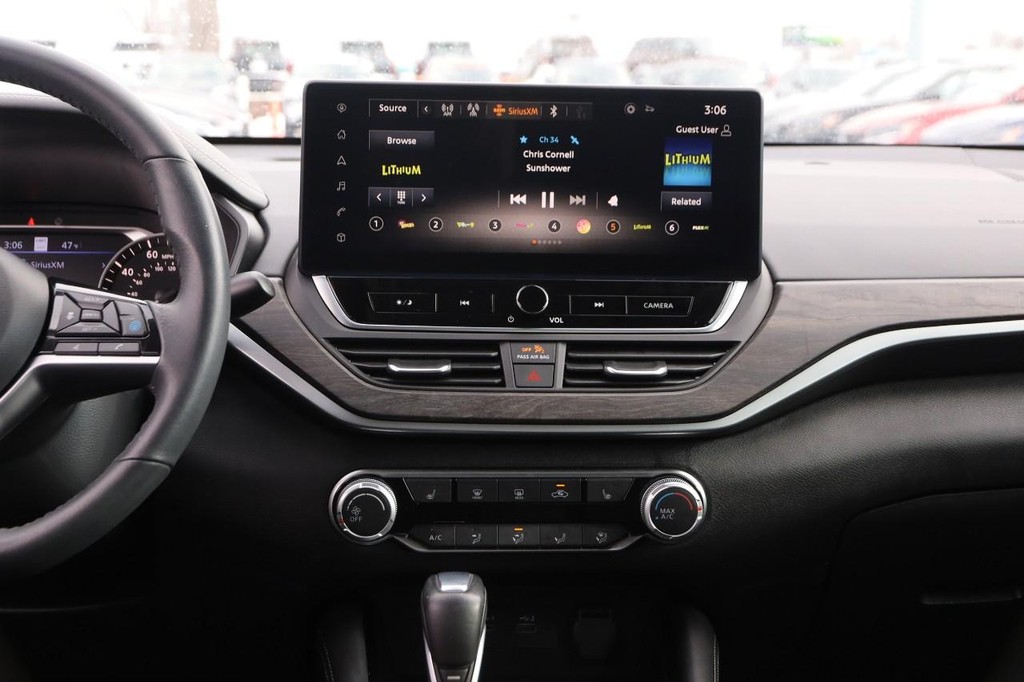 Nissan Altima Vehicle Image 24