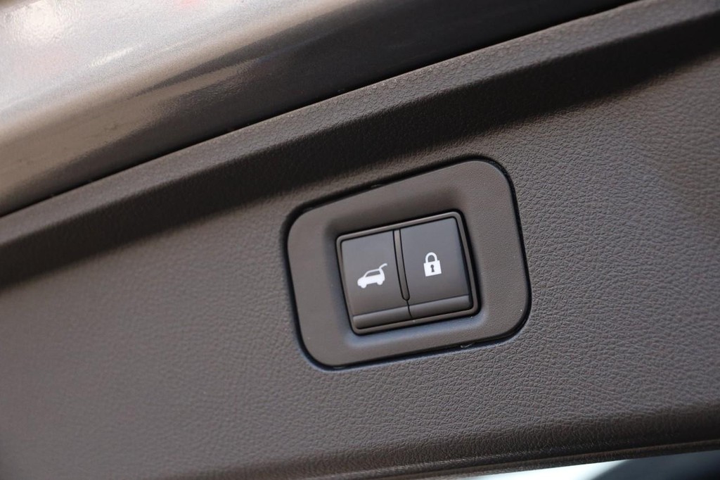 Nissan Armada Vehicle Image 09