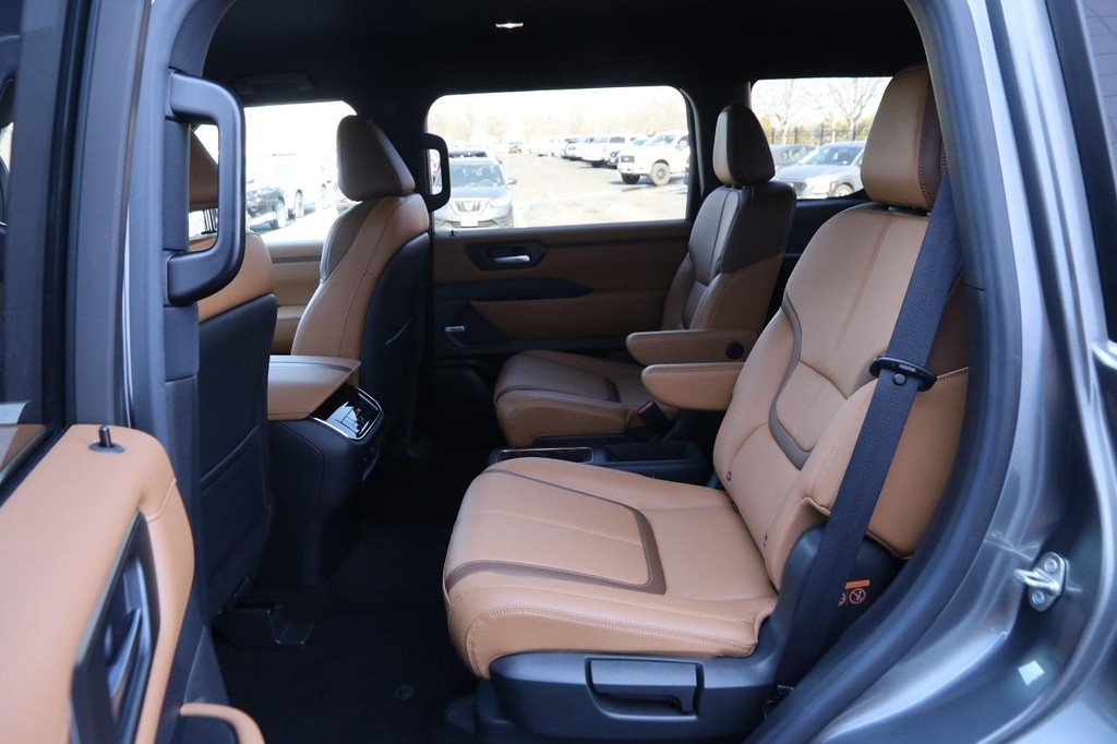 Nissan Armada Vehicle Image 11