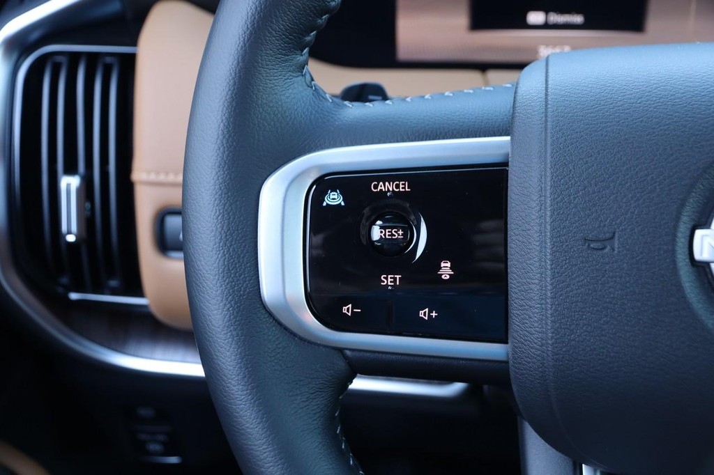 Nissan Armada Vehicle Image 14