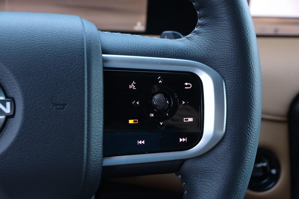 Nissan Armada Vehicle Image 15