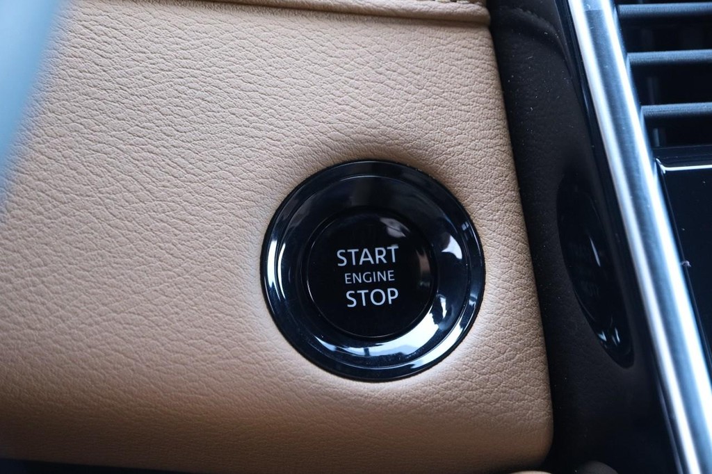 Nissan Armada Vehicle Image 17