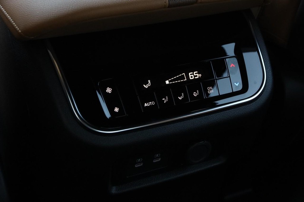 Nissan Armada Vehicle Image 27