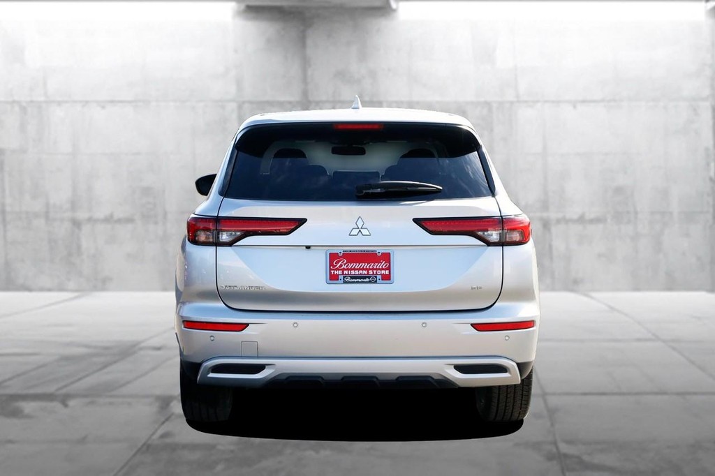 Mitsubishi Outlander Vehicle Image 06