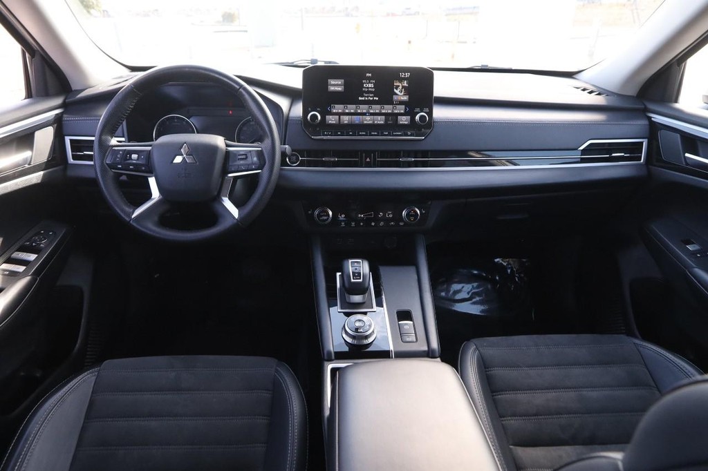 Mitsubishi Outlander Vehicle Image 21