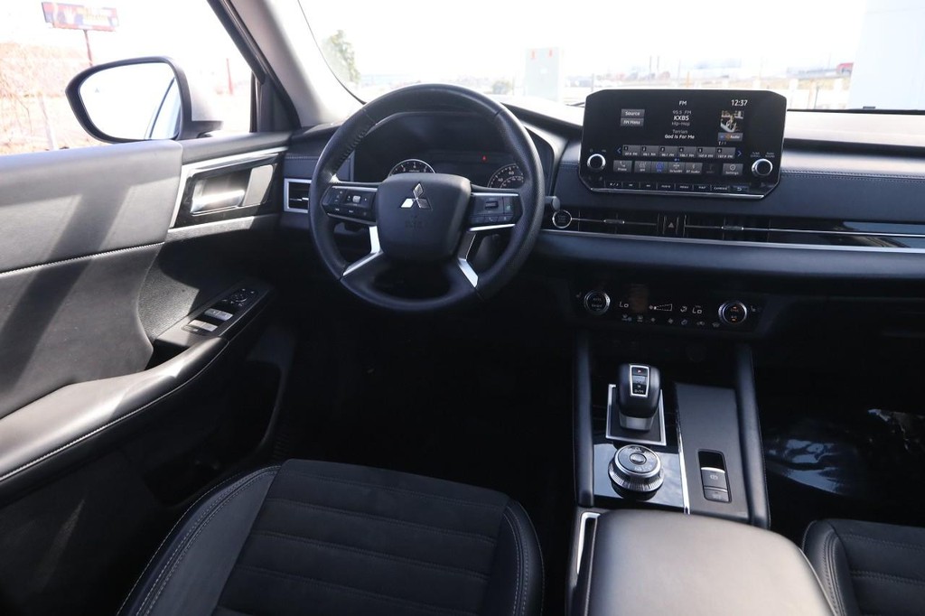 Mitsubishi Outlander Vehicle Image 22