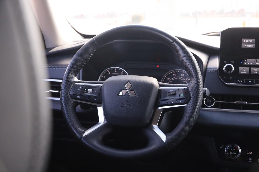 Mitsubishi Outlander Vehicle Image 23
