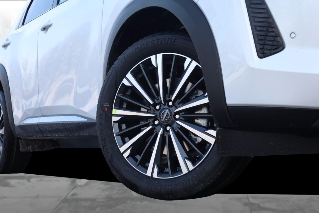 Nissan Pathfinder Vehicle Image 03