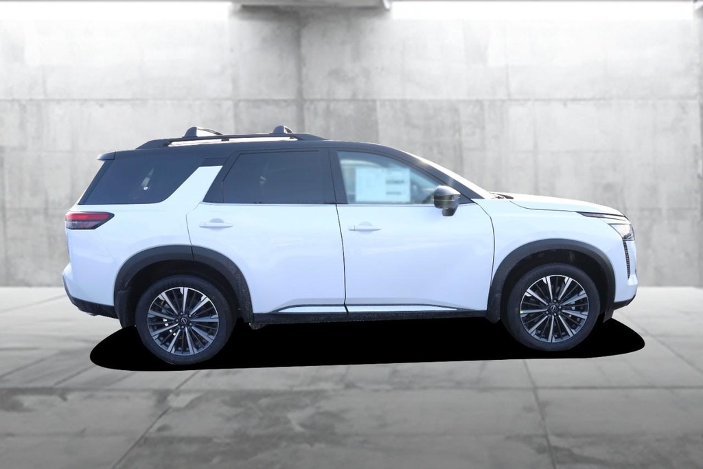 Nissan Pathfinder Vehicle Image 05