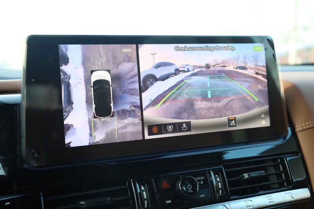 Nissan Pathfinder Vehicle Image 11