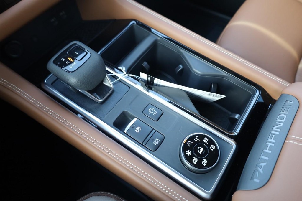 Nissan Pathfinder Vehicle Image 14