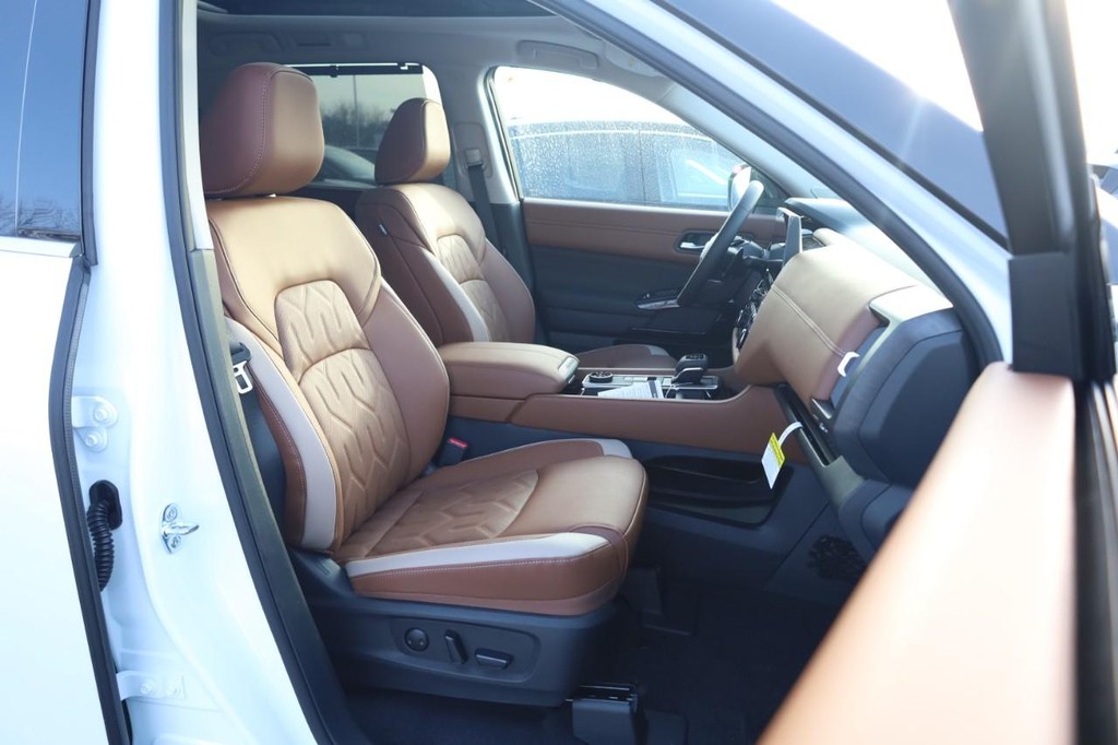 Nissan Pathfinder Vehicle Image 31