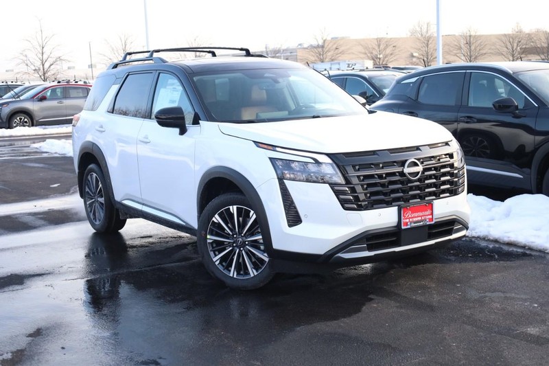 Nissan Pathfinder Vehicle Image 02