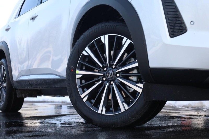 Nissan Pathfinder Vehicle Image 03