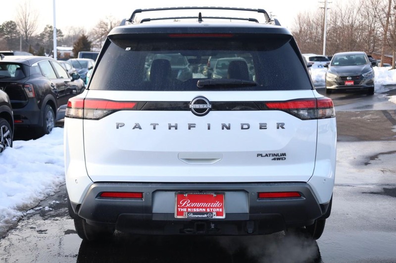 Nissan Pathfinder Vehicle Image 06