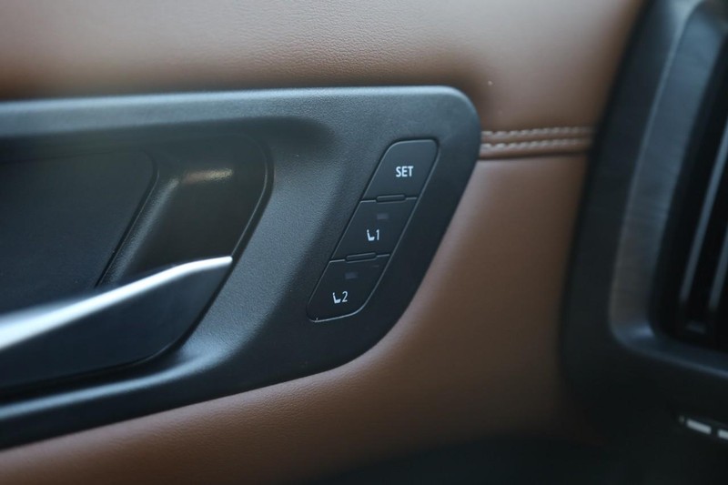 Nissan Pathfinder Vehicle Image 18