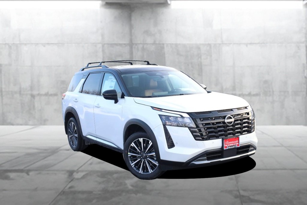 Nissan Pathfinder Vehicle Image 02