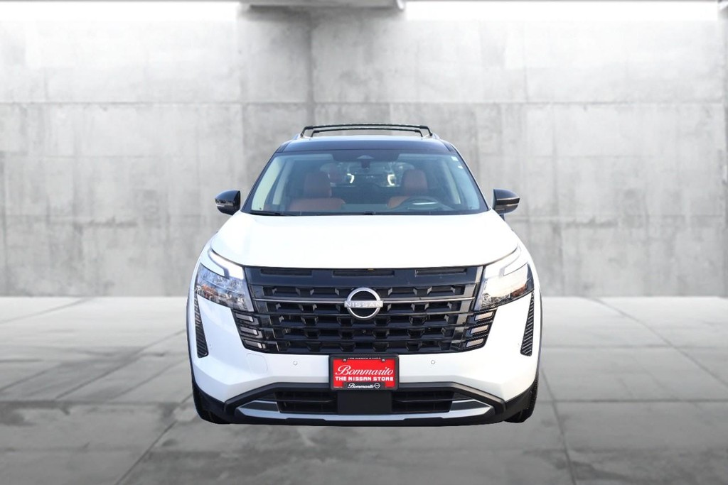 Nissan Pathfinder Vehicle Image 04