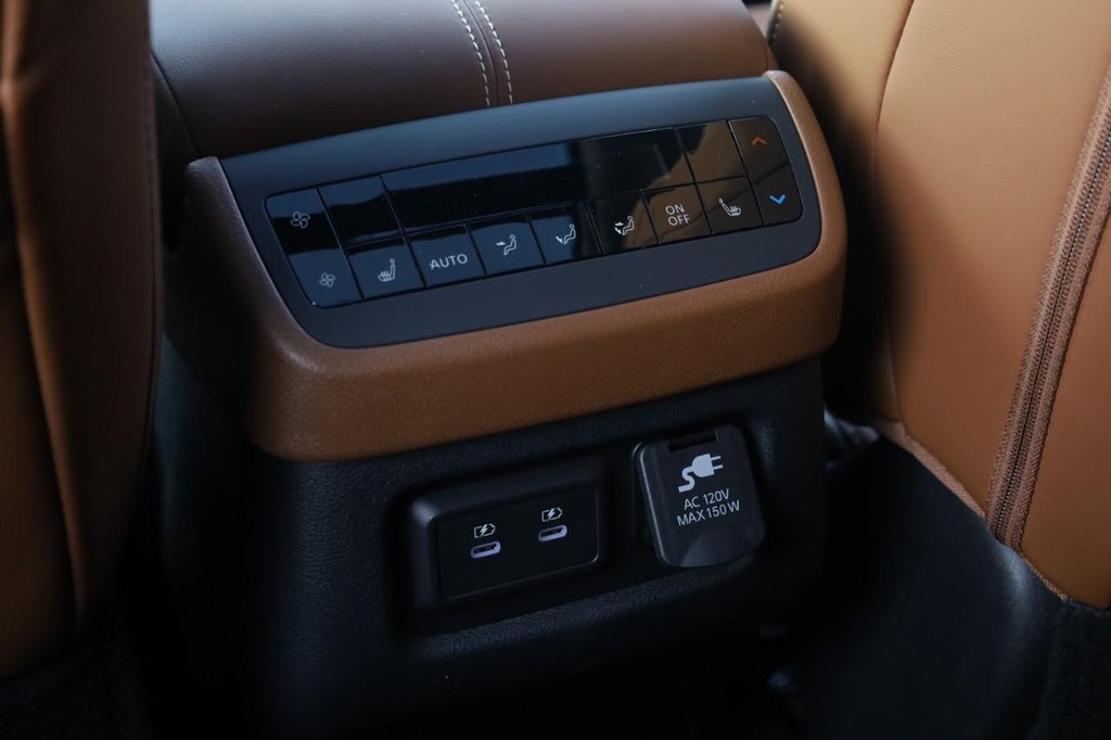 Nissan Pathfinder Vehicle Image 24